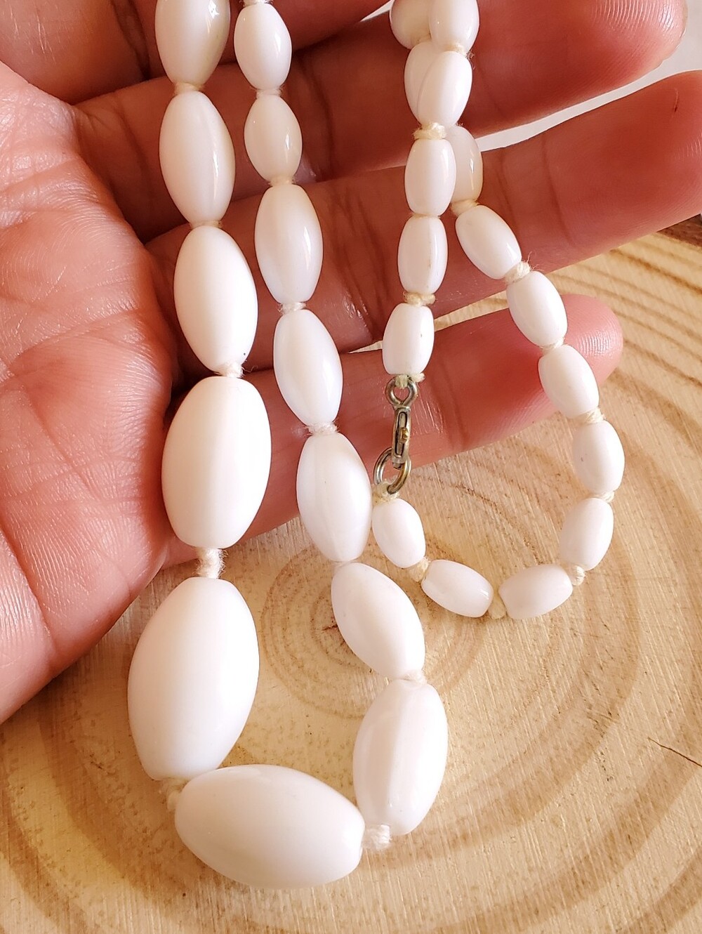 Vtg. Milk Glass Necklace - Picture 4 of 6